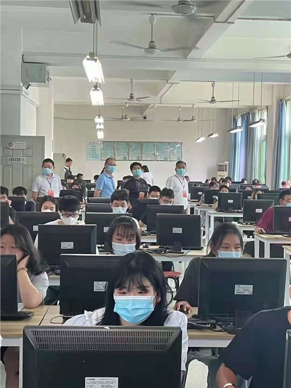 第62次全国计算机等级考试领导巡视照片.jpg